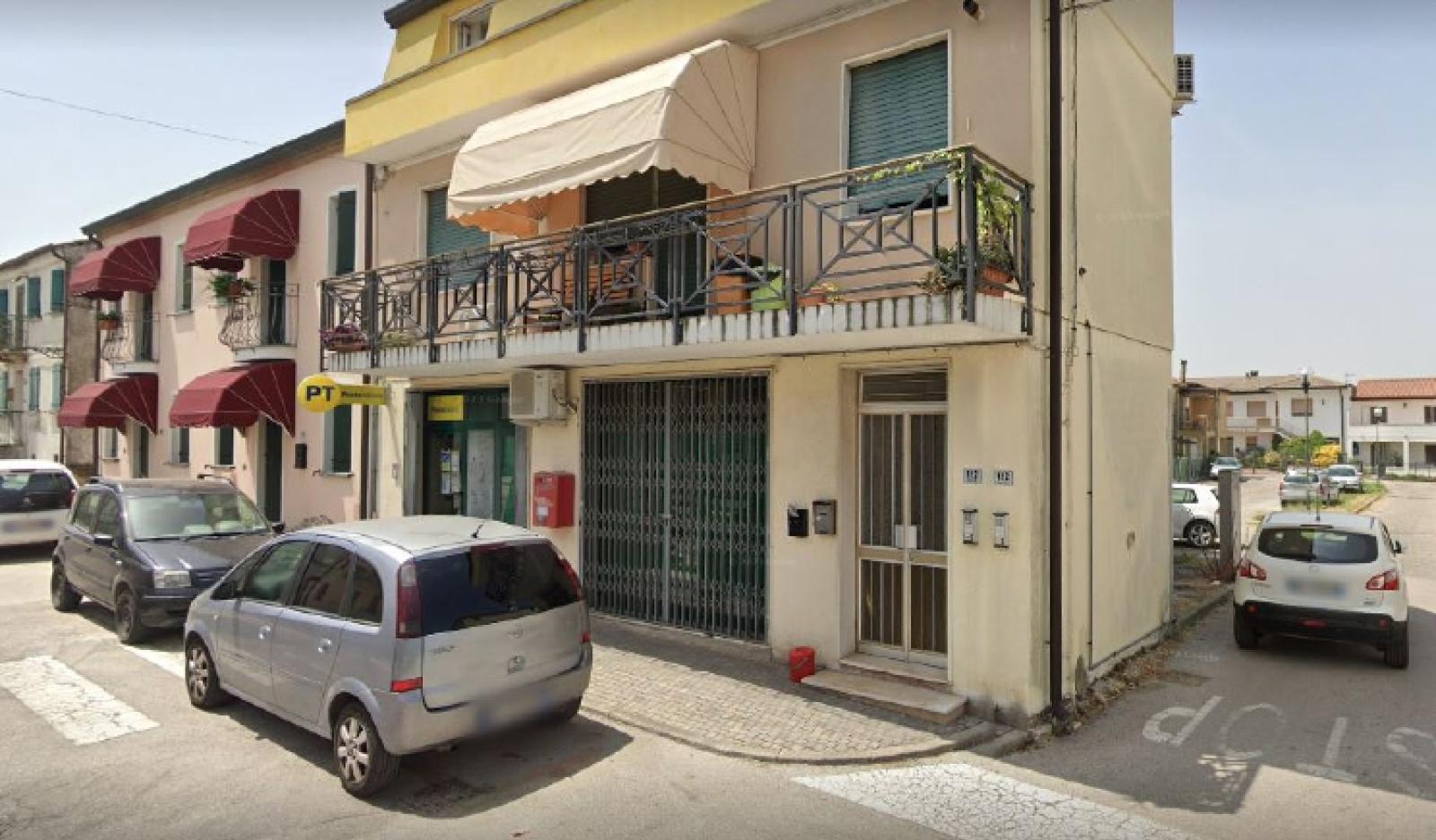 Poste, anziani per ore in coda per ritirare la pensione