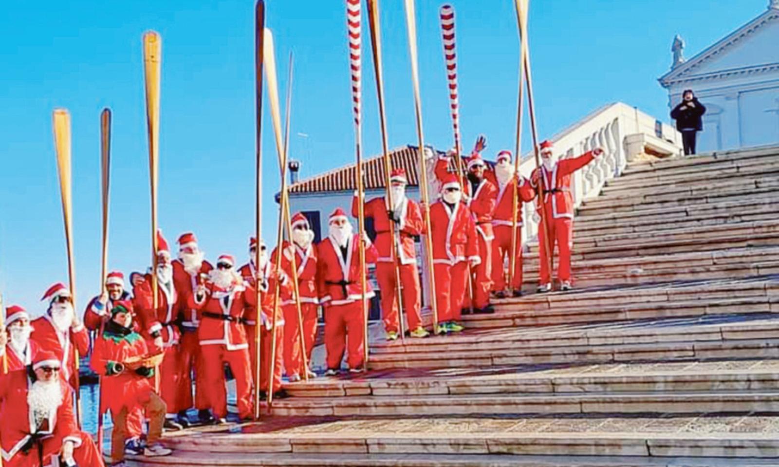 Santa Claus in gondola, che festa!