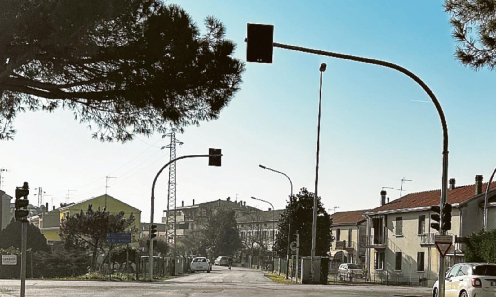 Torna spento il semaforo