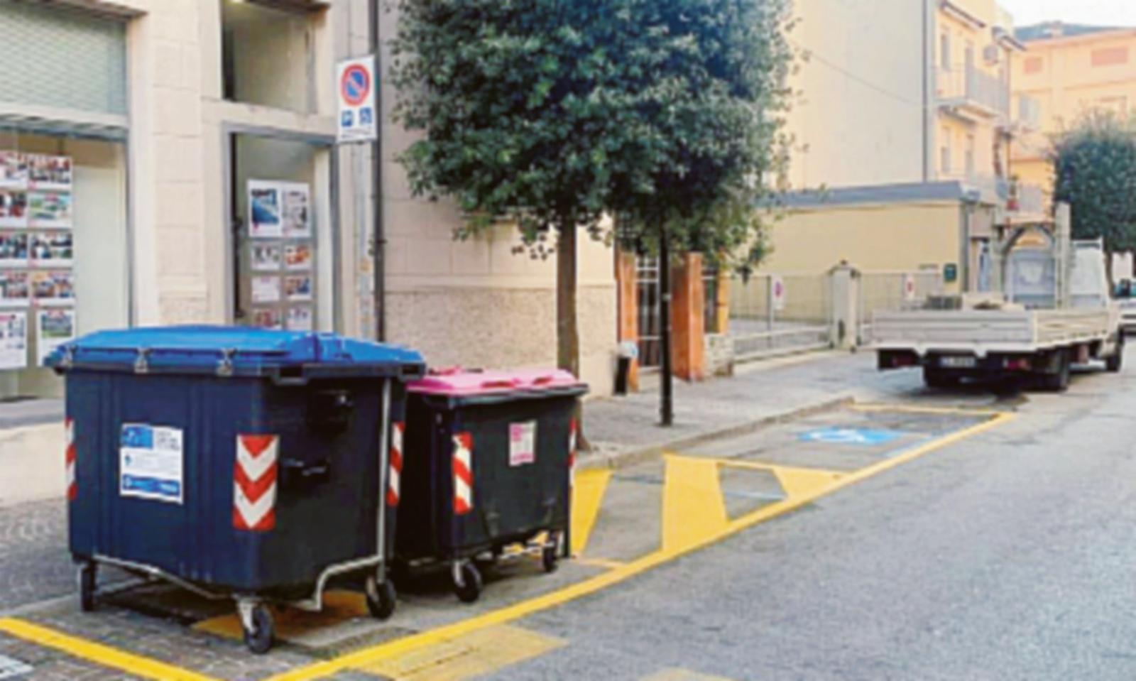 Spostata la segnaletica in favore del disabile