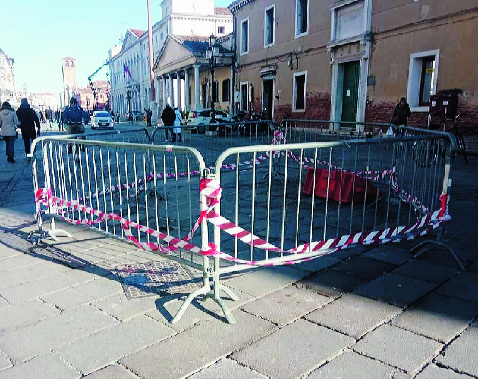 Collassa un tratto di Corso del Popolo