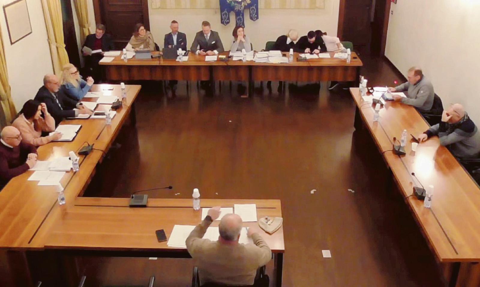 Bilancio approvato, senza il Pd