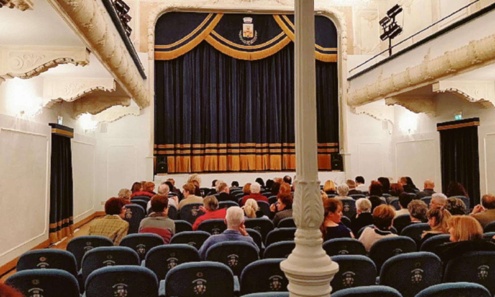 Cambia la commedia nel calendario del Serafin