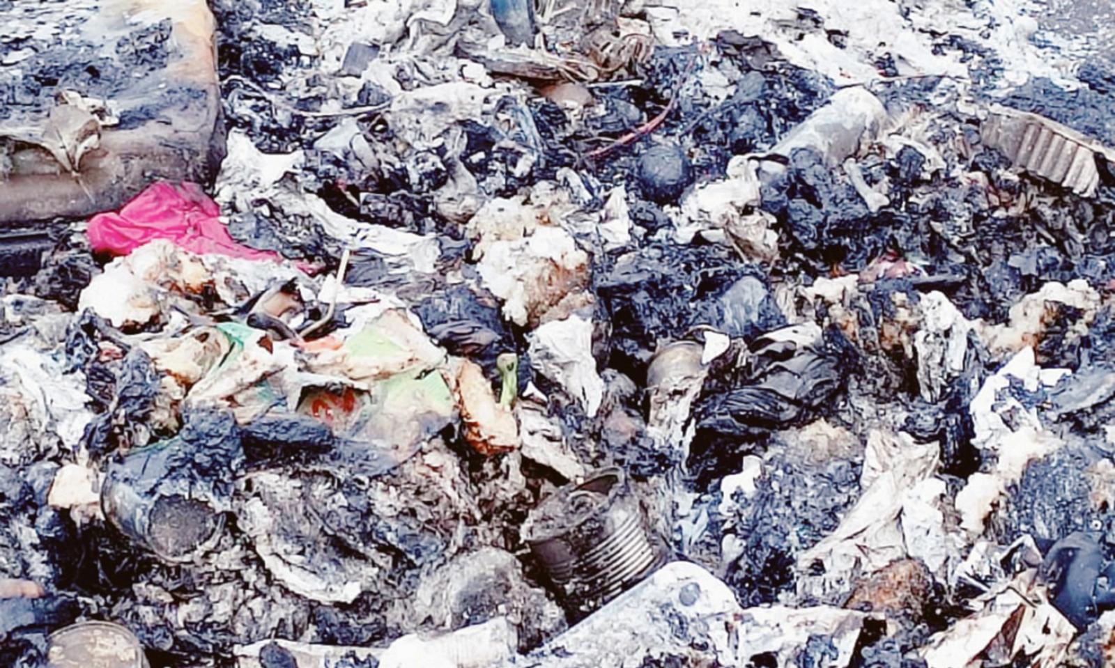 Un bel fal&ograve; sui rifiuti abbandonati