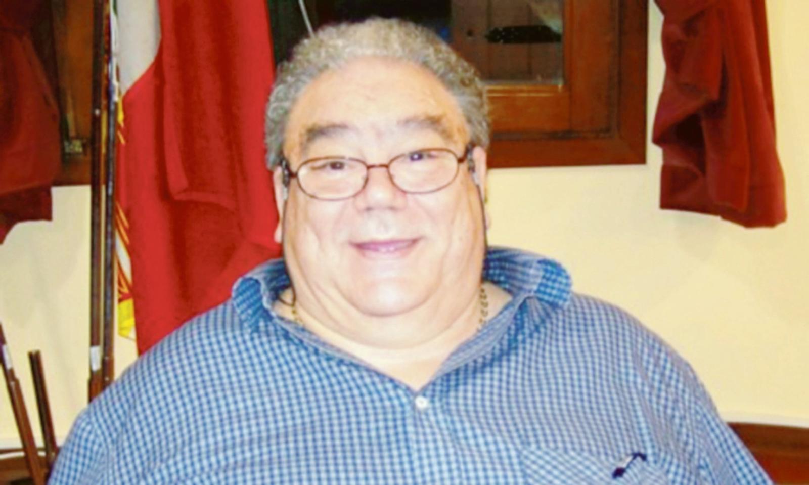 Maestron: un intero paese il lacrime