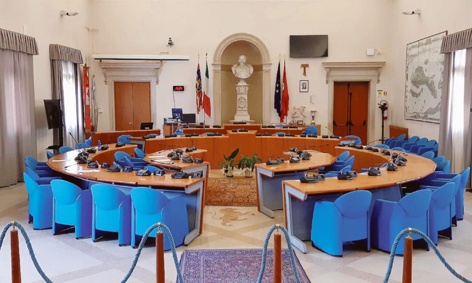 Imu e telecamere sul Corso in aula