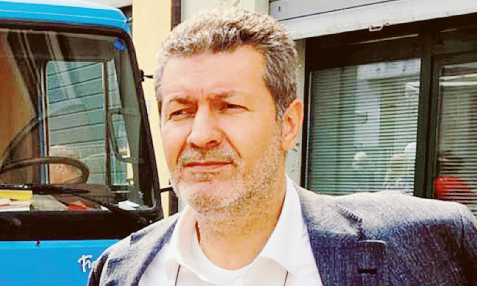 Al lavoro per levare i pozzetti