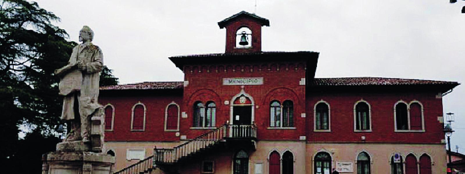 Auto danneggiano le strutture quasi 3mila euro per il ripristino