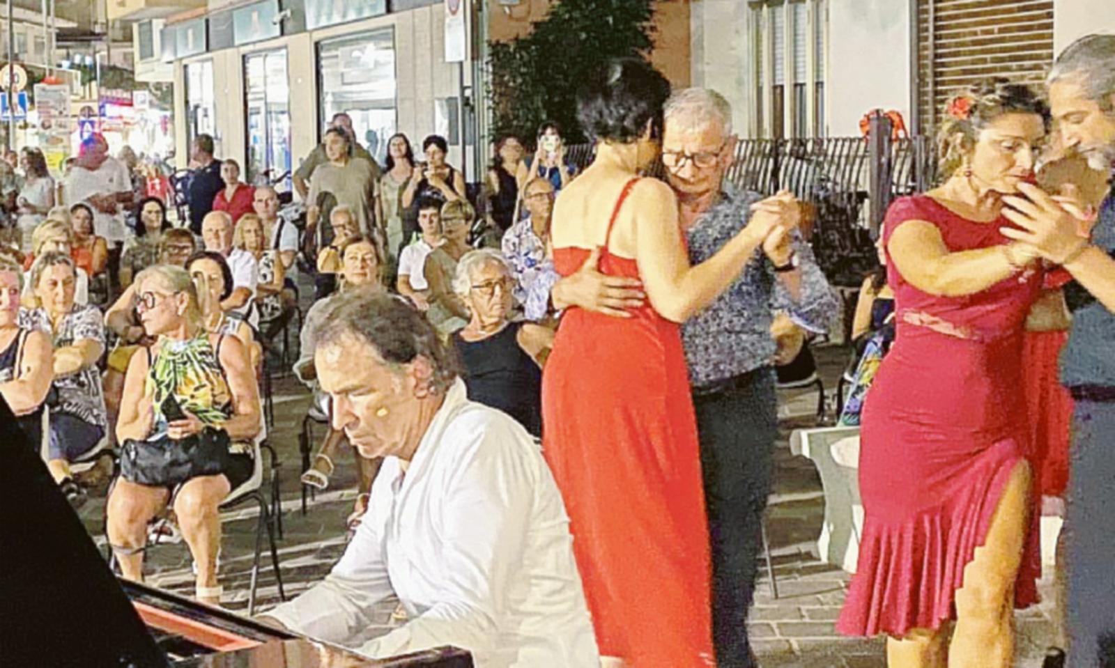 In 15mila a passeggio per il centro