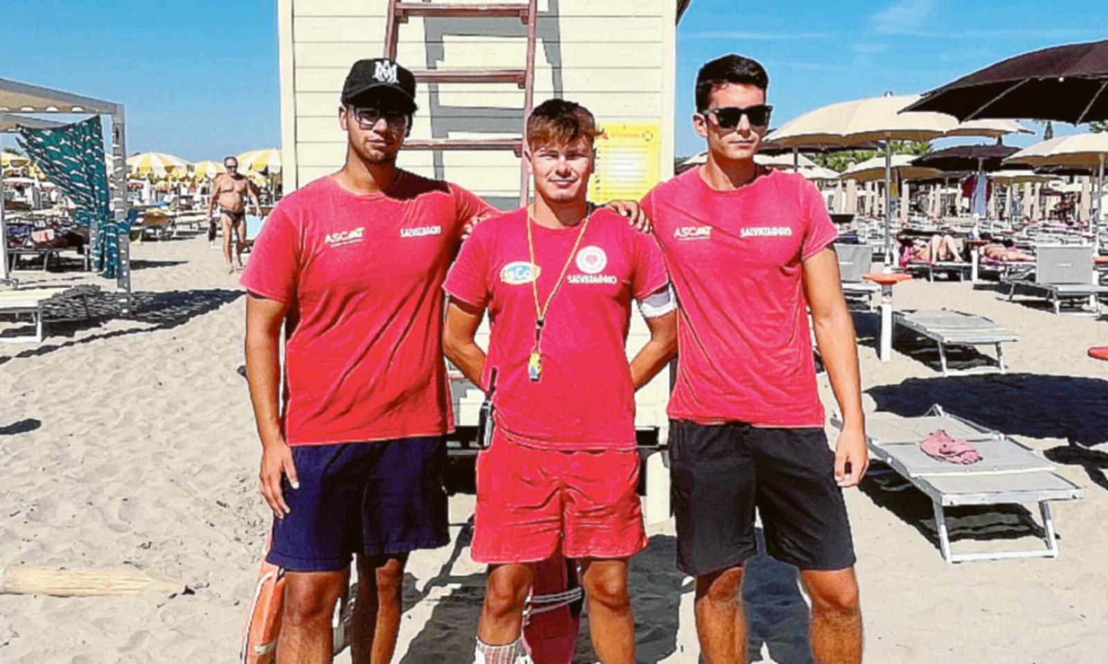 I bagnini salvano un 46enne