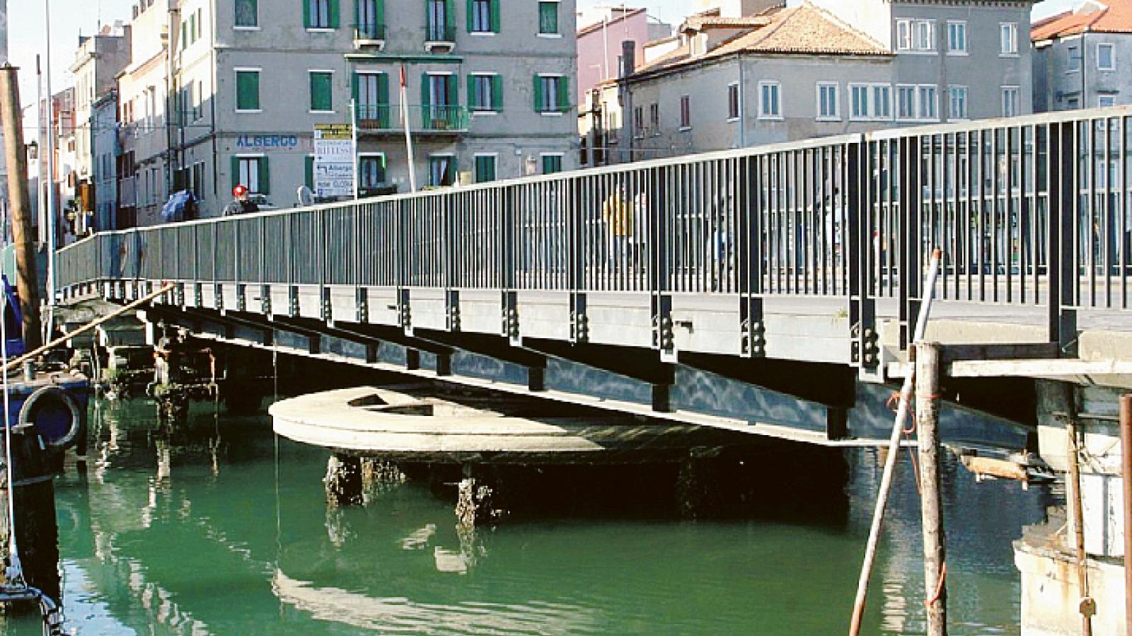 Ponte girevole, arriva la proroga