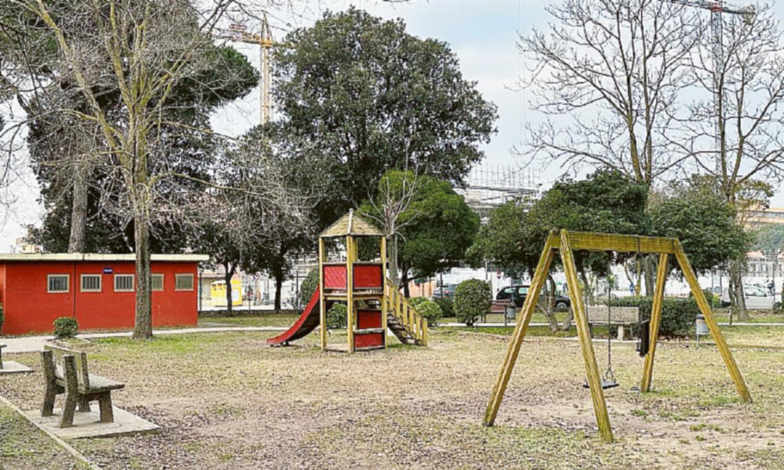 Giardini, il bagno &egrave; un disastro