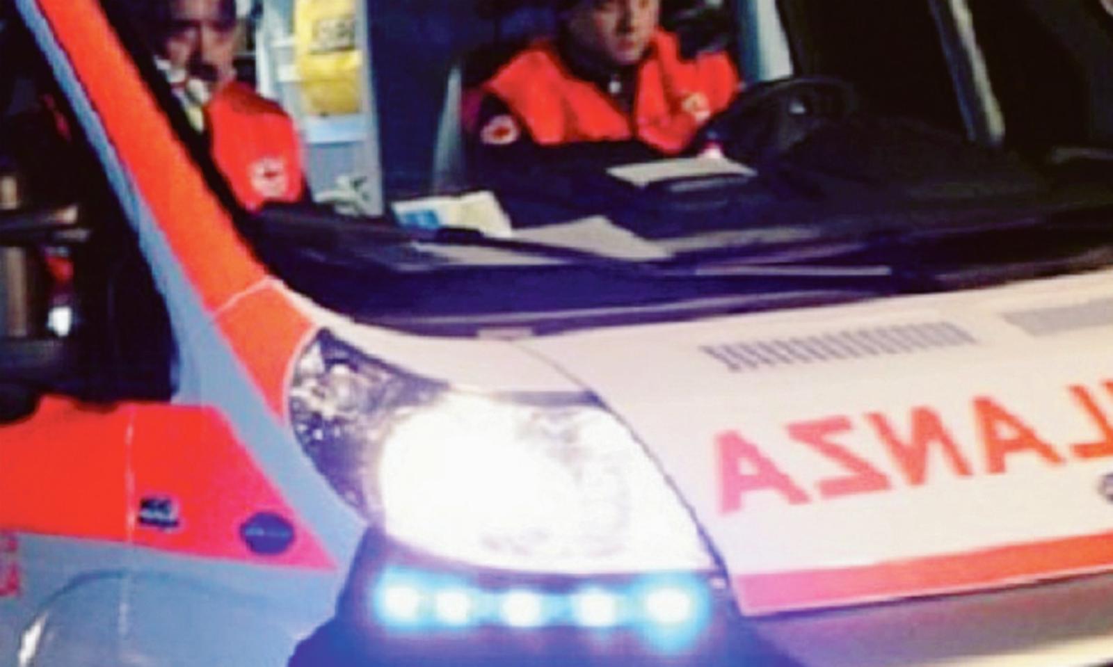 Va in arresto cardiaco: gli salvano la vita