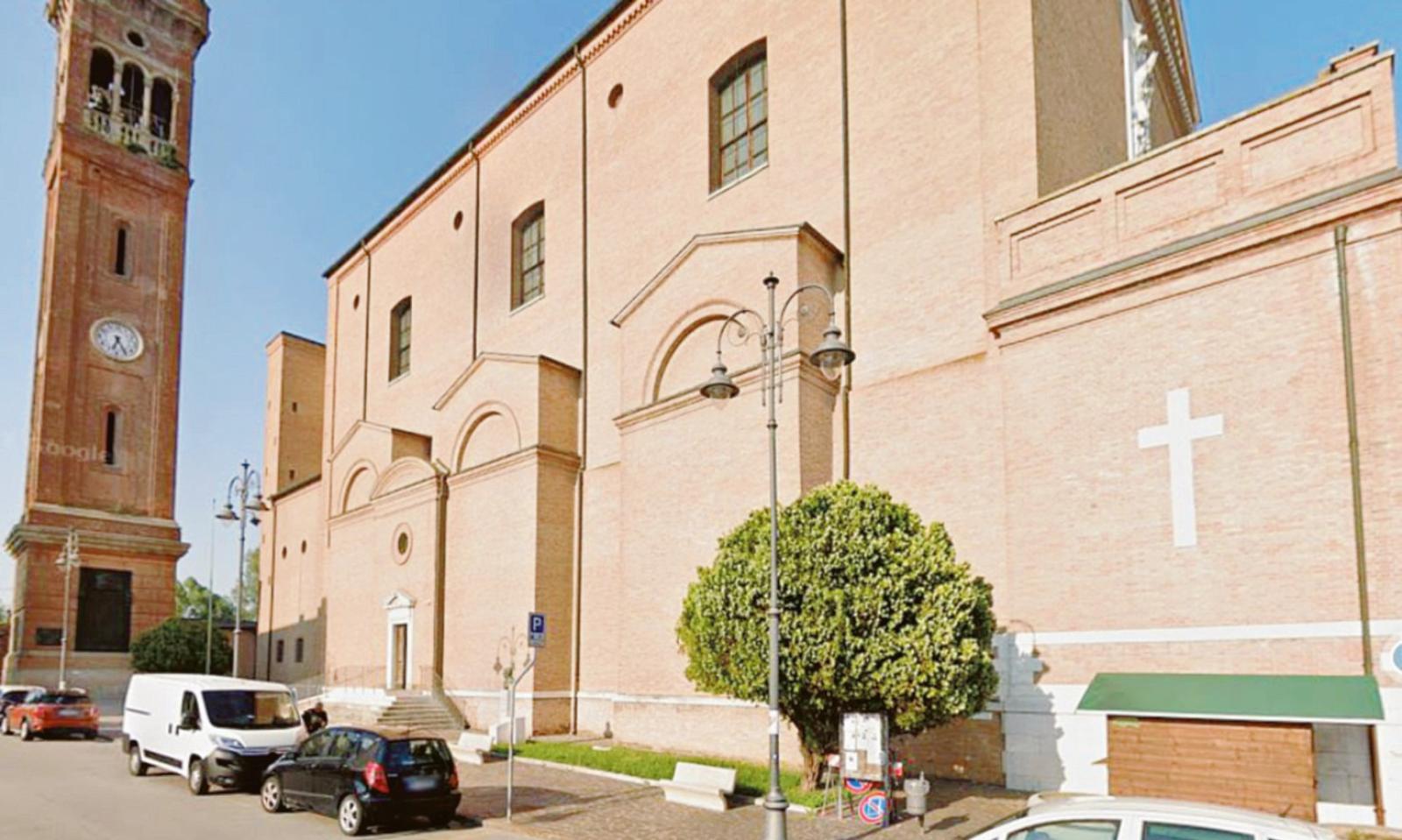 Nell&rsquo;aiuola un cippo per i lagunari