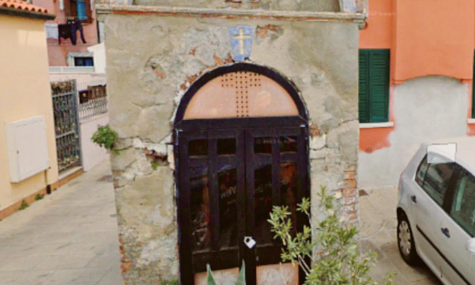 Vicino il restauro dei capitelli