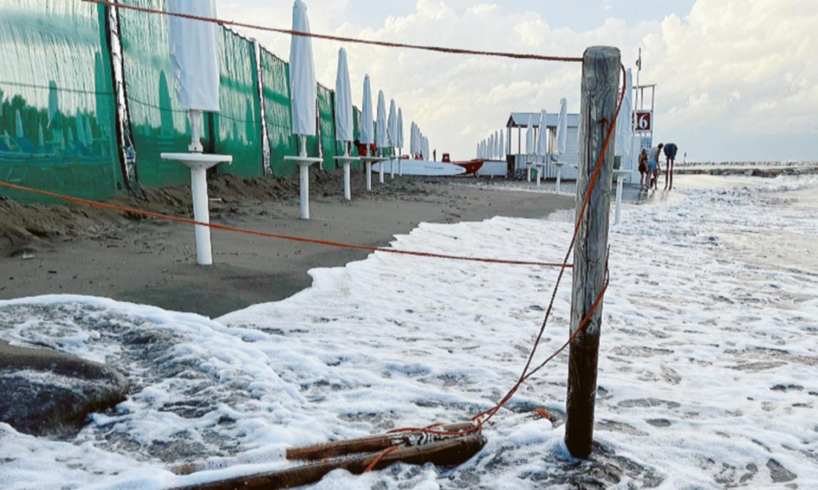 Con l'erosione della spiaggia, cambiano gli spazi