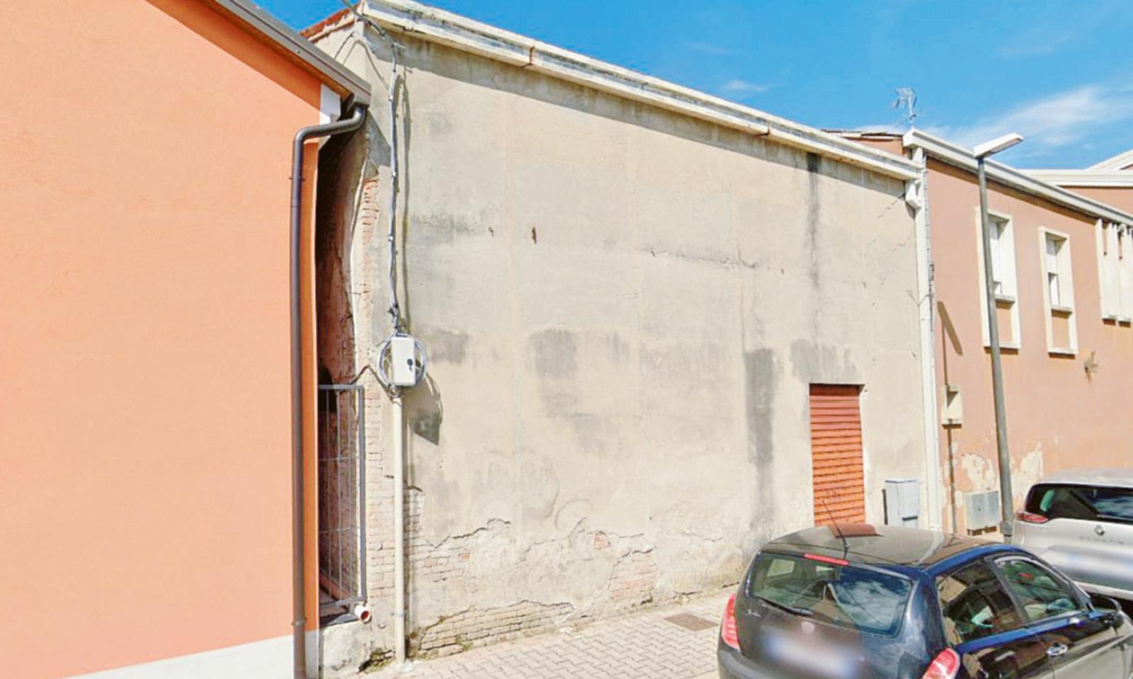 Cade a pezzi, arriva l&rsquo;ordinanza