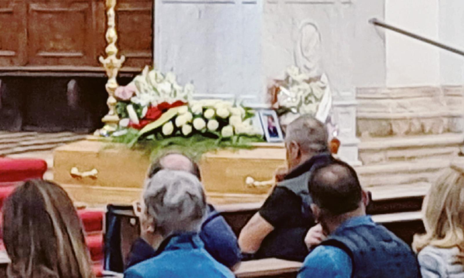 Cattedrale stracolma per l&rsquo;addio a Michele