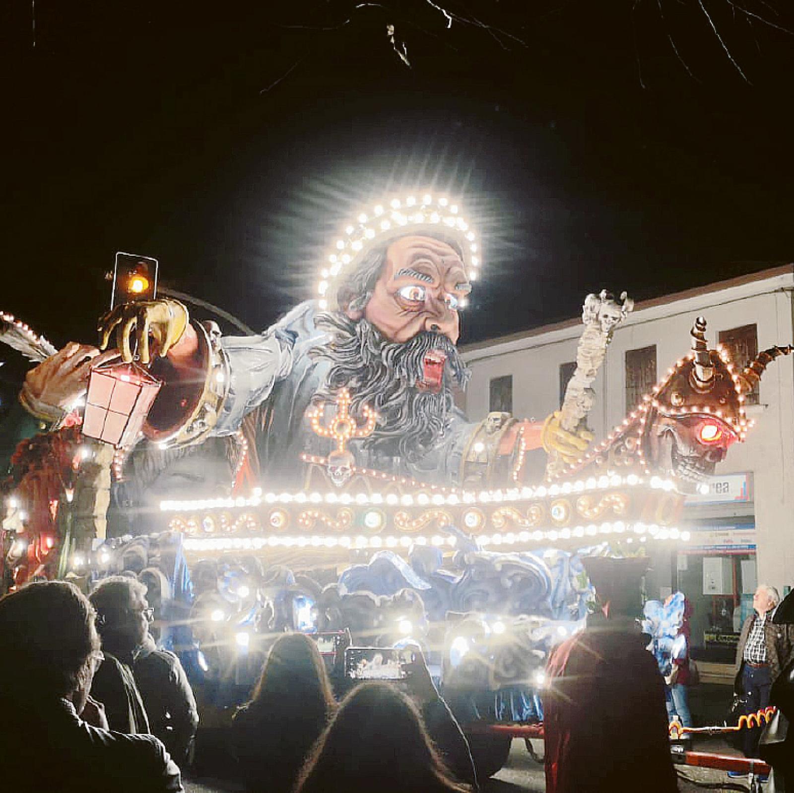 Ritornano i carri allegorici