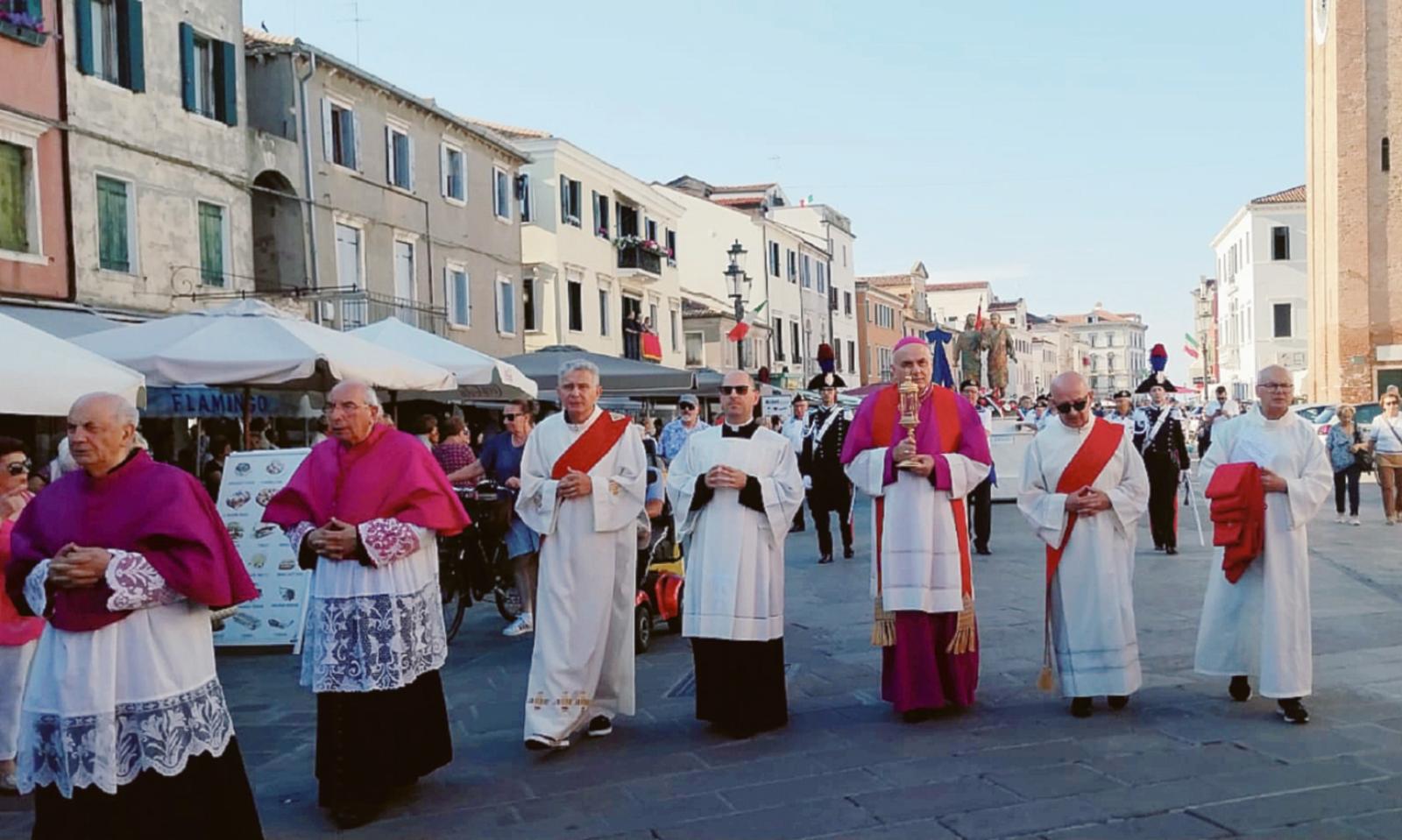 Reliquie dei santi, domani la processione