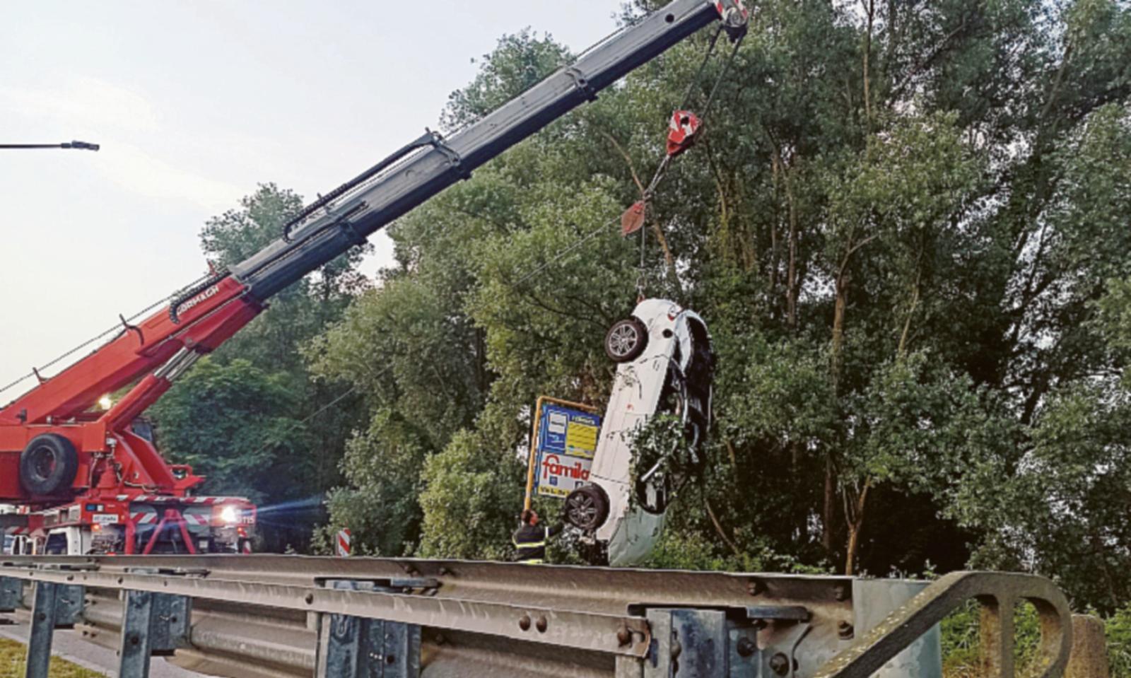 Volano gi&ugrave; dall&rsquo;argine: illesi