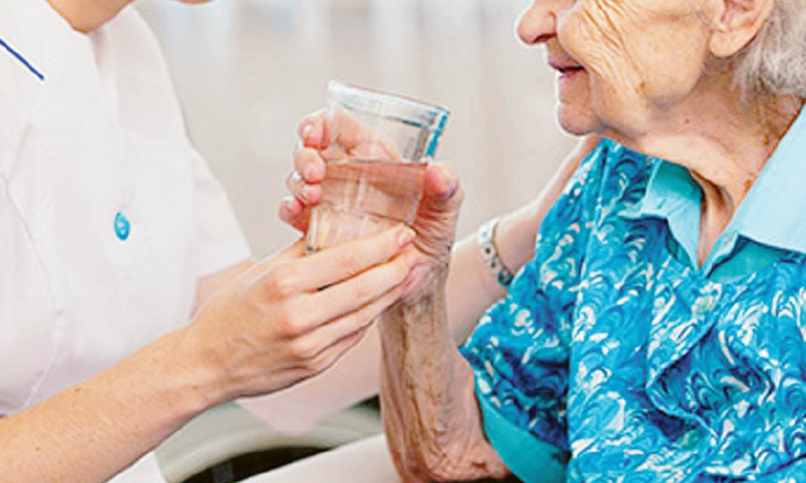 Un bonus per chi si prende cura degli anziani