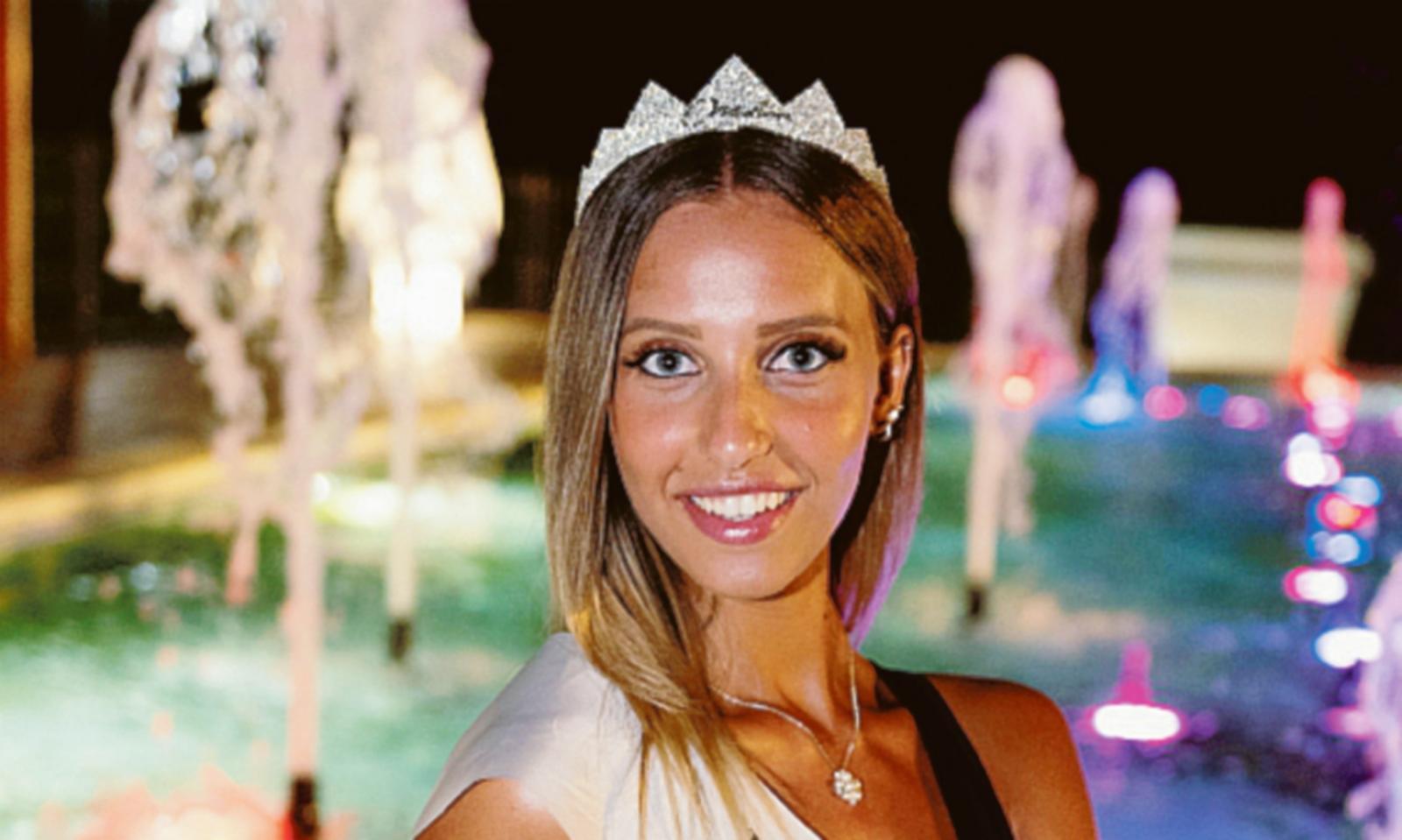 Bellezze in passerella a villa Momi&rsquo;s