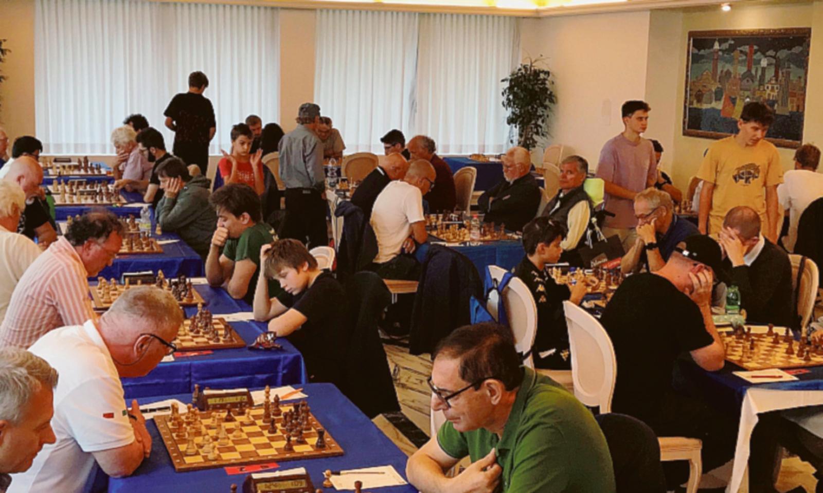 Gli scacchi invadono la citt&agrave;