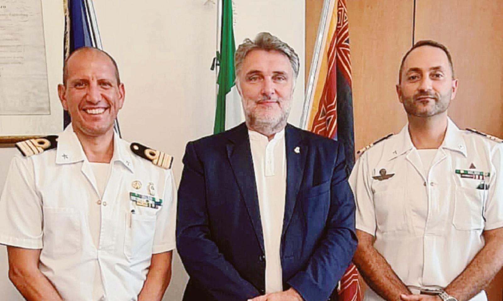 Cambio di guarda in Capitaneria