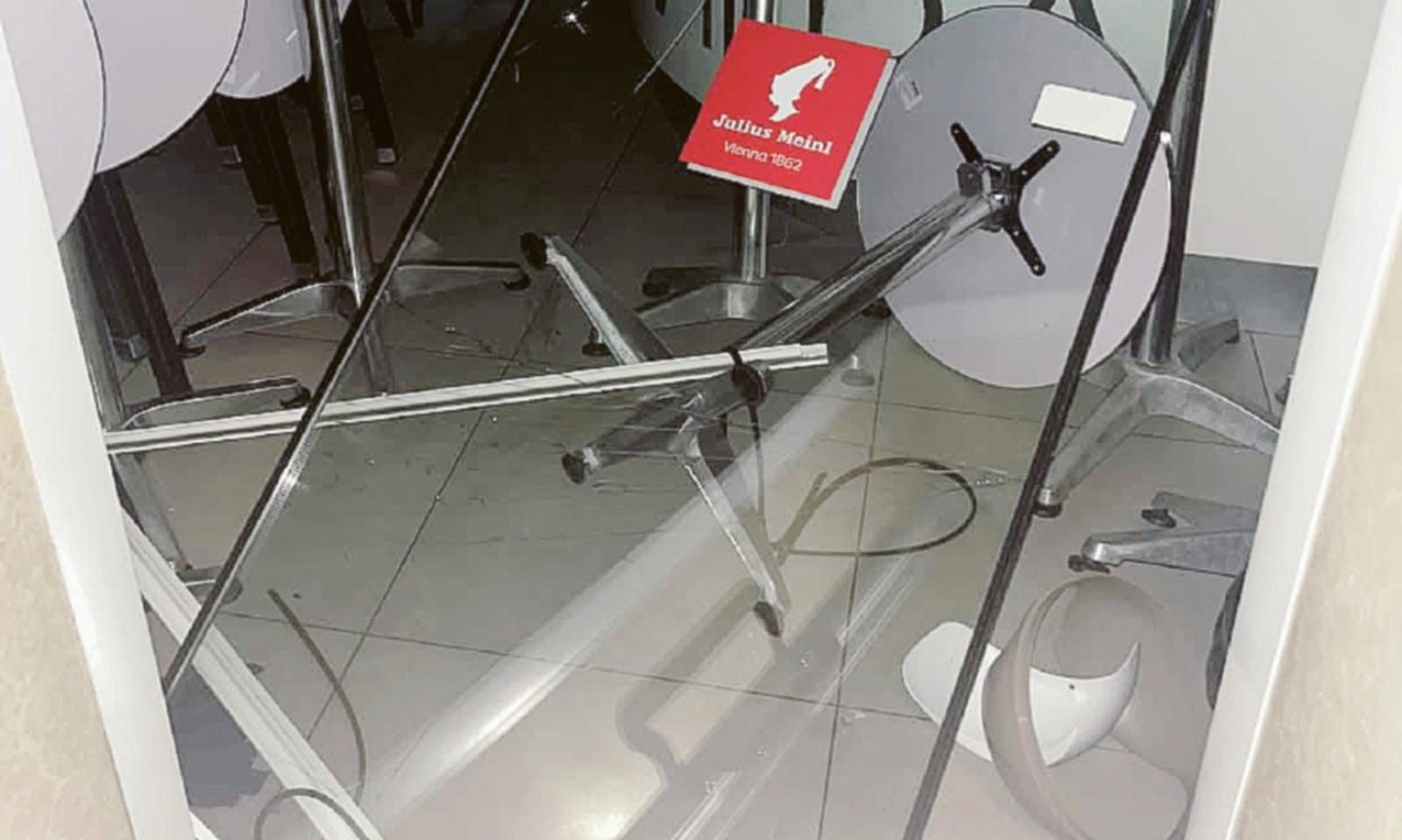 Non c&rsquo;&egrave; fine alle spaccate in centro