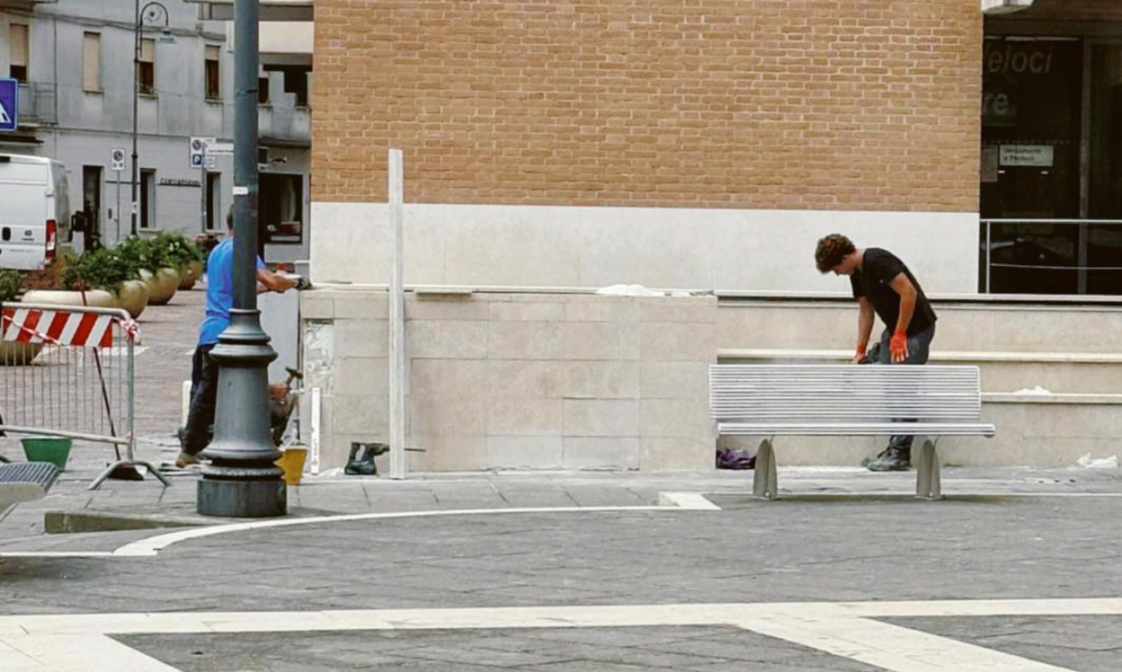 &ldquo;La fontana non &egrave; un parco giochi&rdquo;