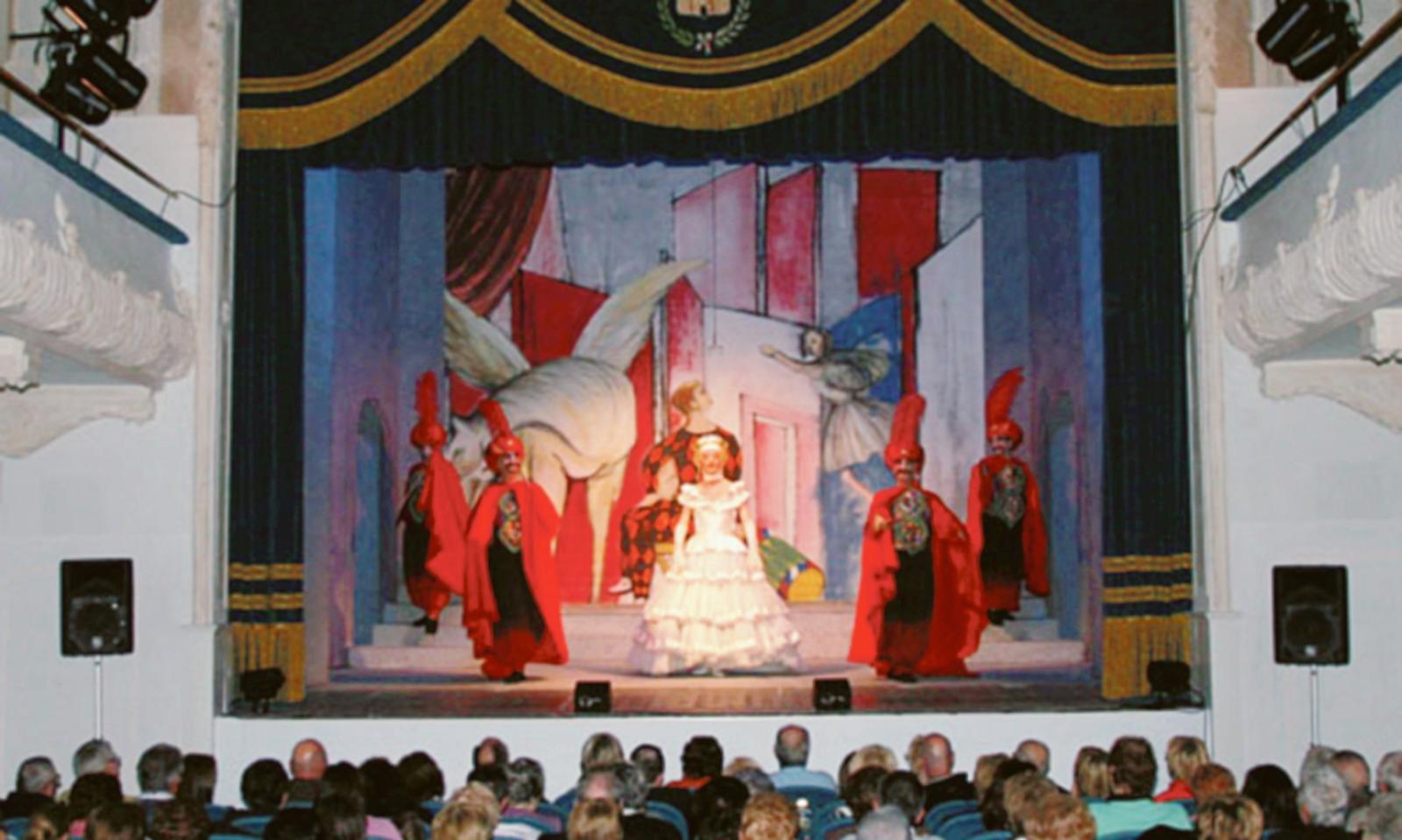 Il teatro amatoriale va in scena