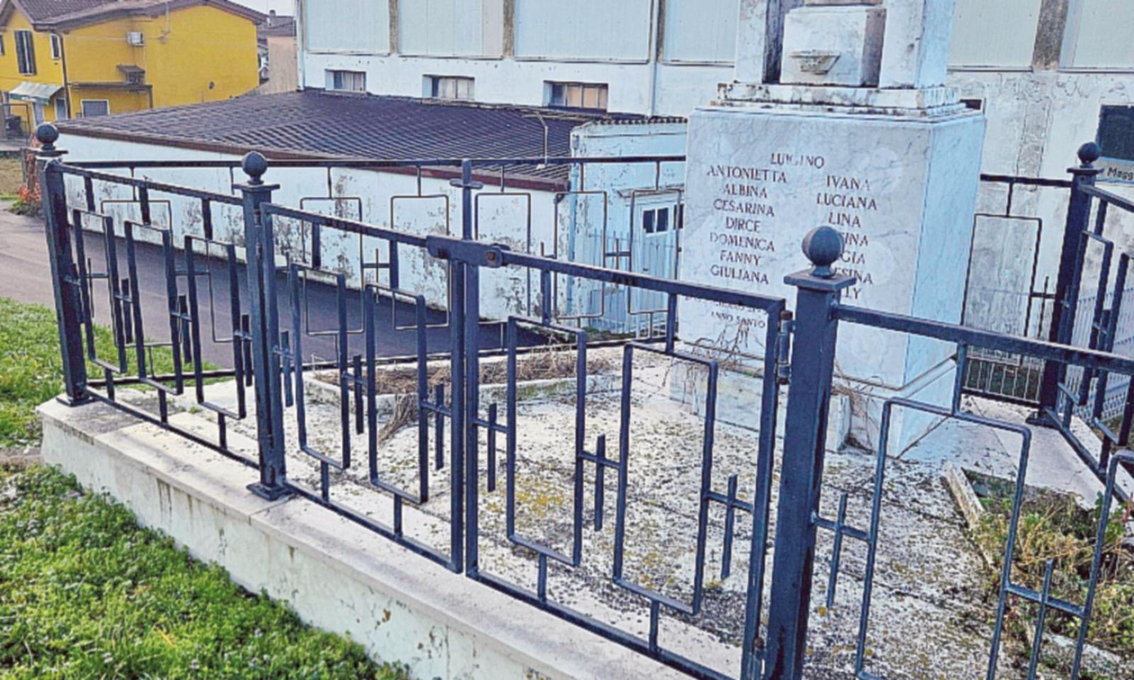 Bivacchi sotto la stele dei piccoli angeli