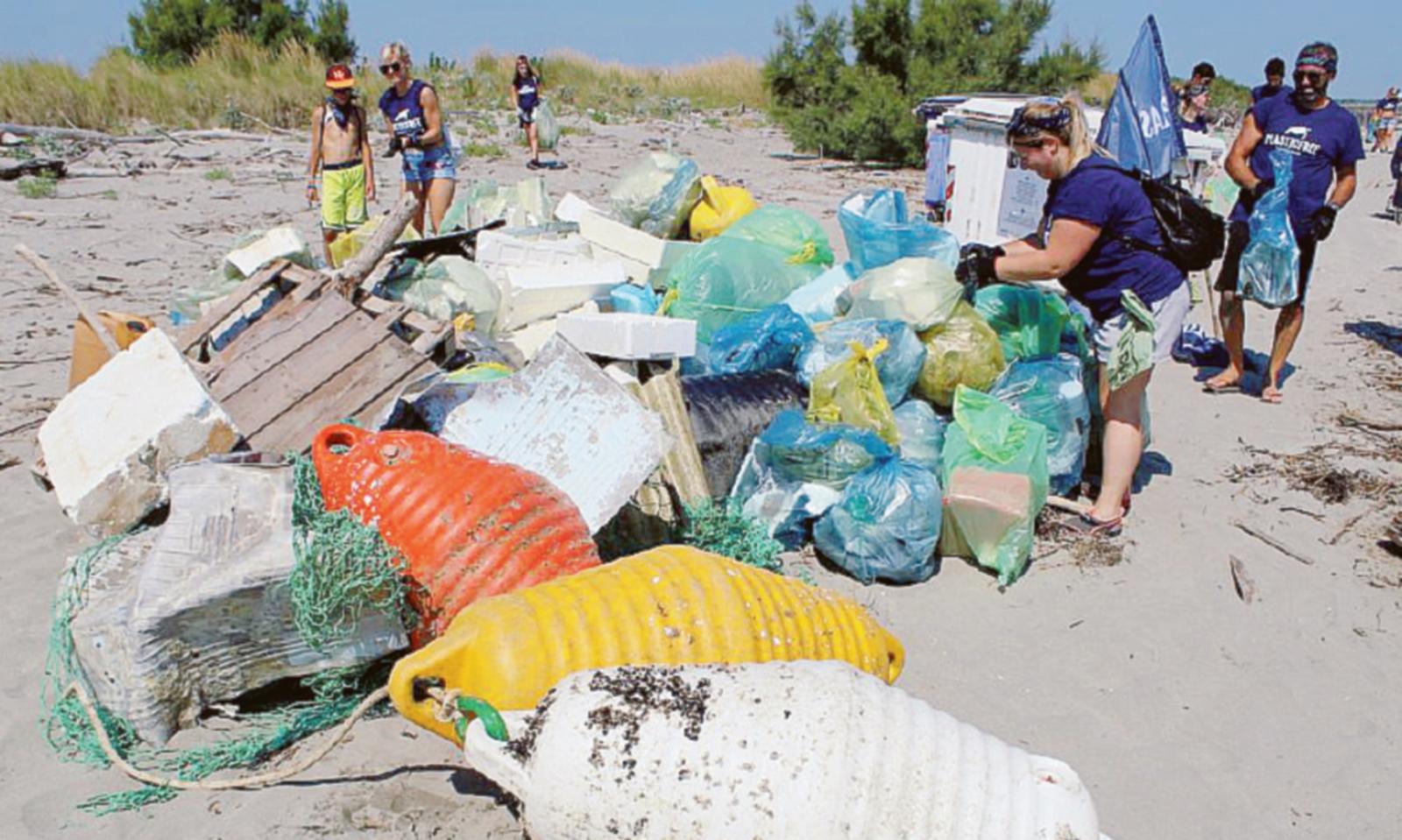 Un doppio appuntamento per pulire laguna e spiaggia