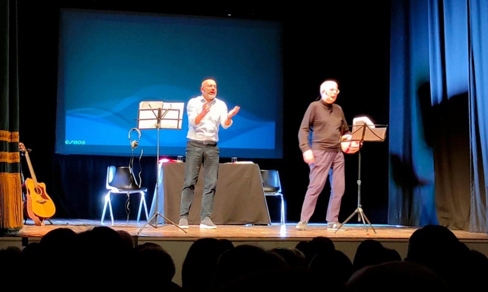 Doppia sfida al politically correct