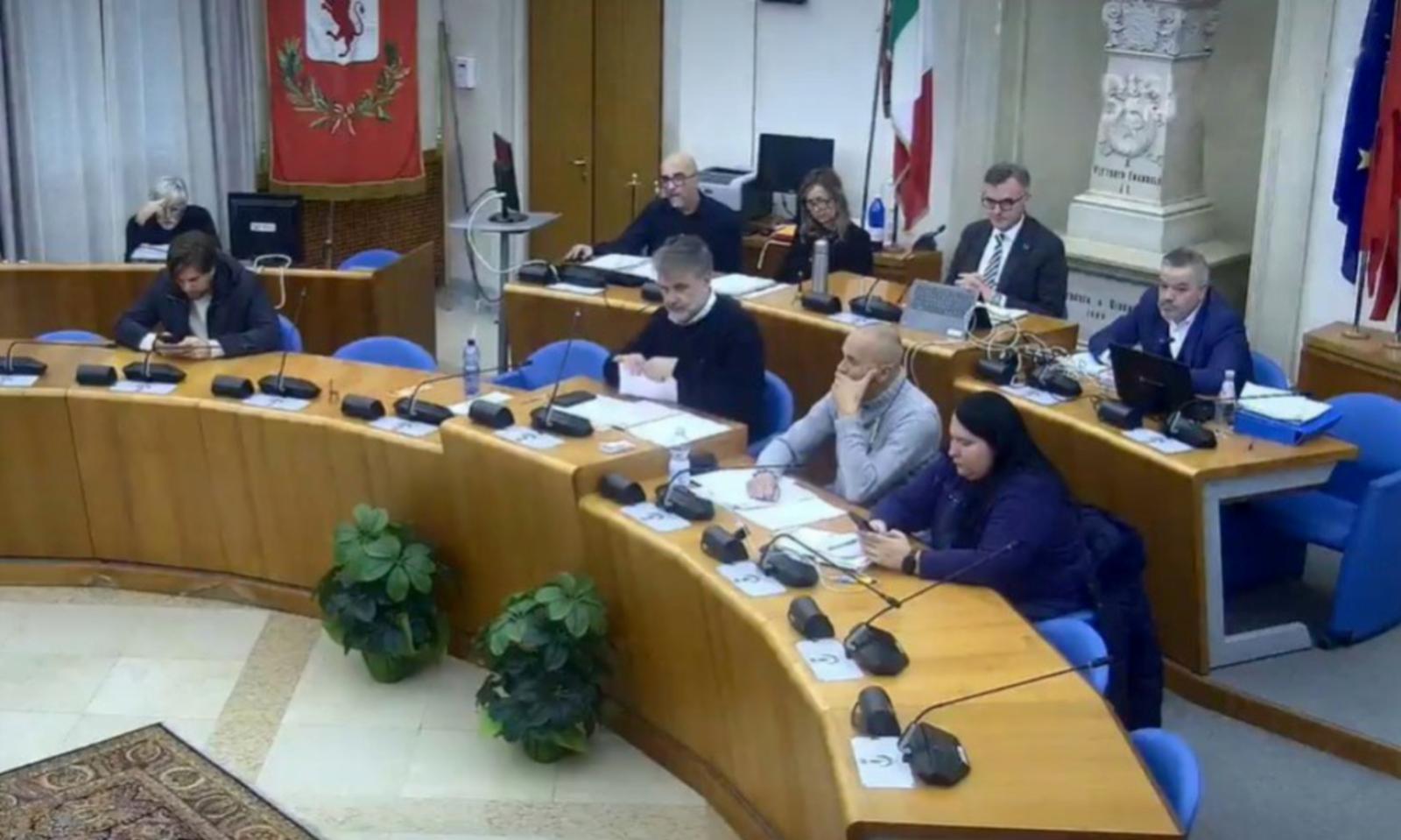 Bilancio, &ldquo;tagli a strade e sociale&rdquo;