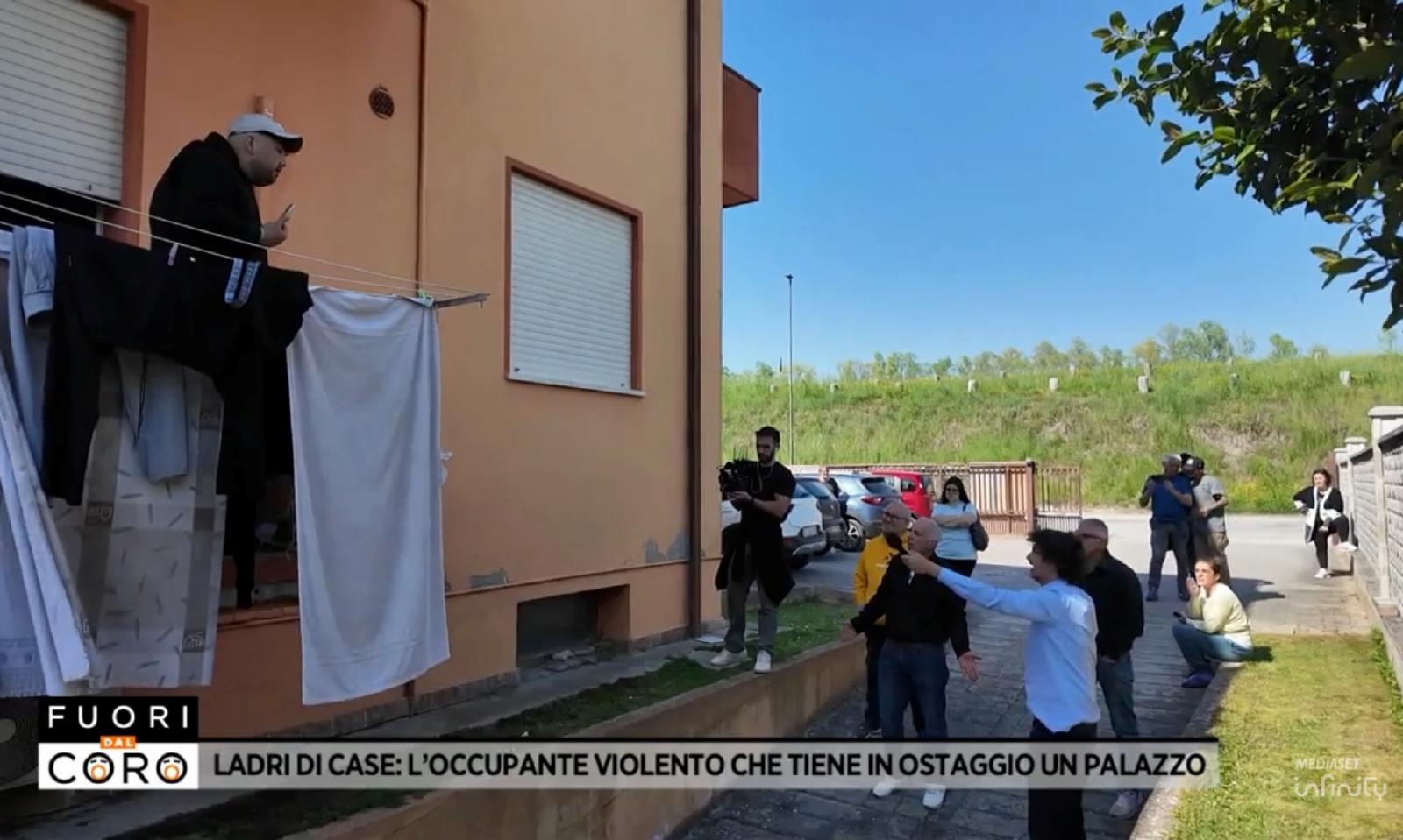 Anche la ex denuncia l&rsquo;occupante