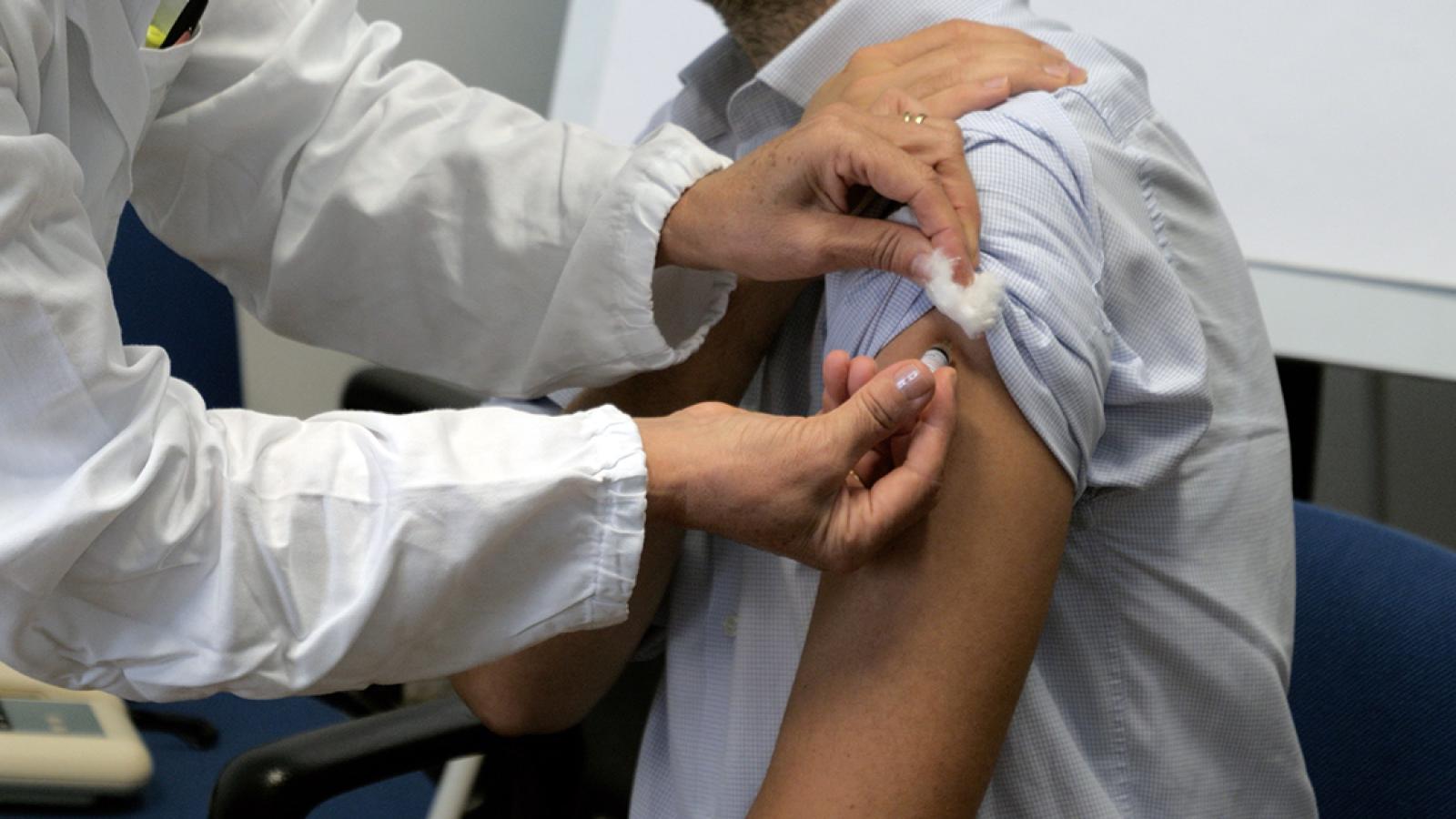 Arriva il vaccino anche contro omicron