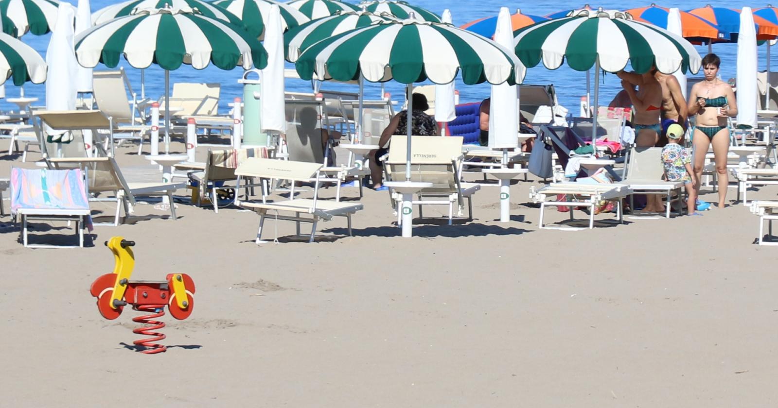 La battaglia delle concessioni balneari e il caos che minaccia l'avvio della stagione