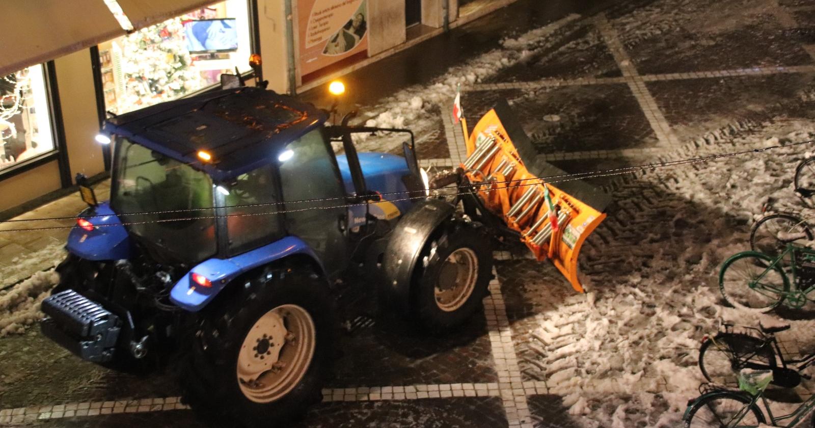 Spargisale e pulizia delle strade