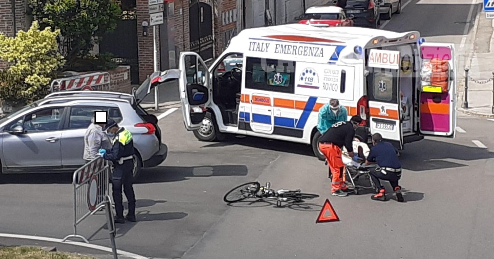 Ciclista trovato morto in un canale, la bici distrutta