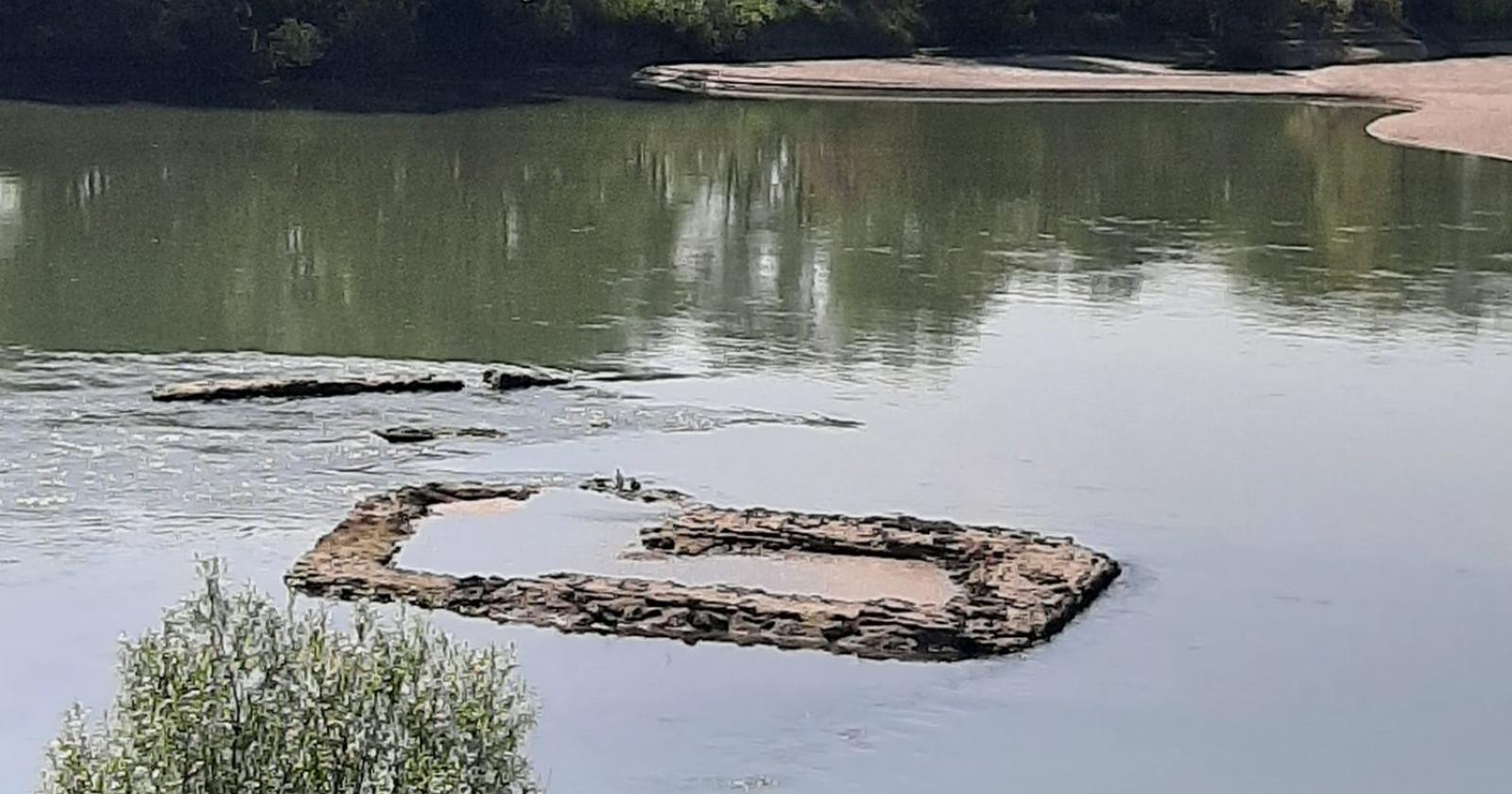 Adige in secca, riaffiora la fortezza