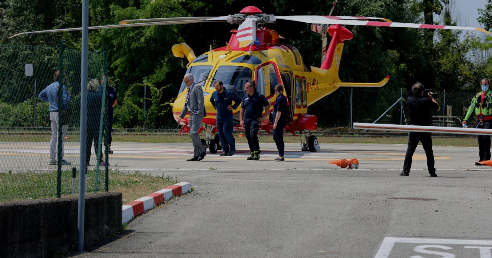 Schiacciato da un'ascensore, grave un operaio