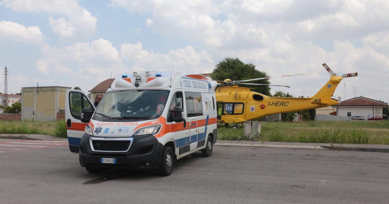Choc in strada: 54enne si dà fuoco per protesta