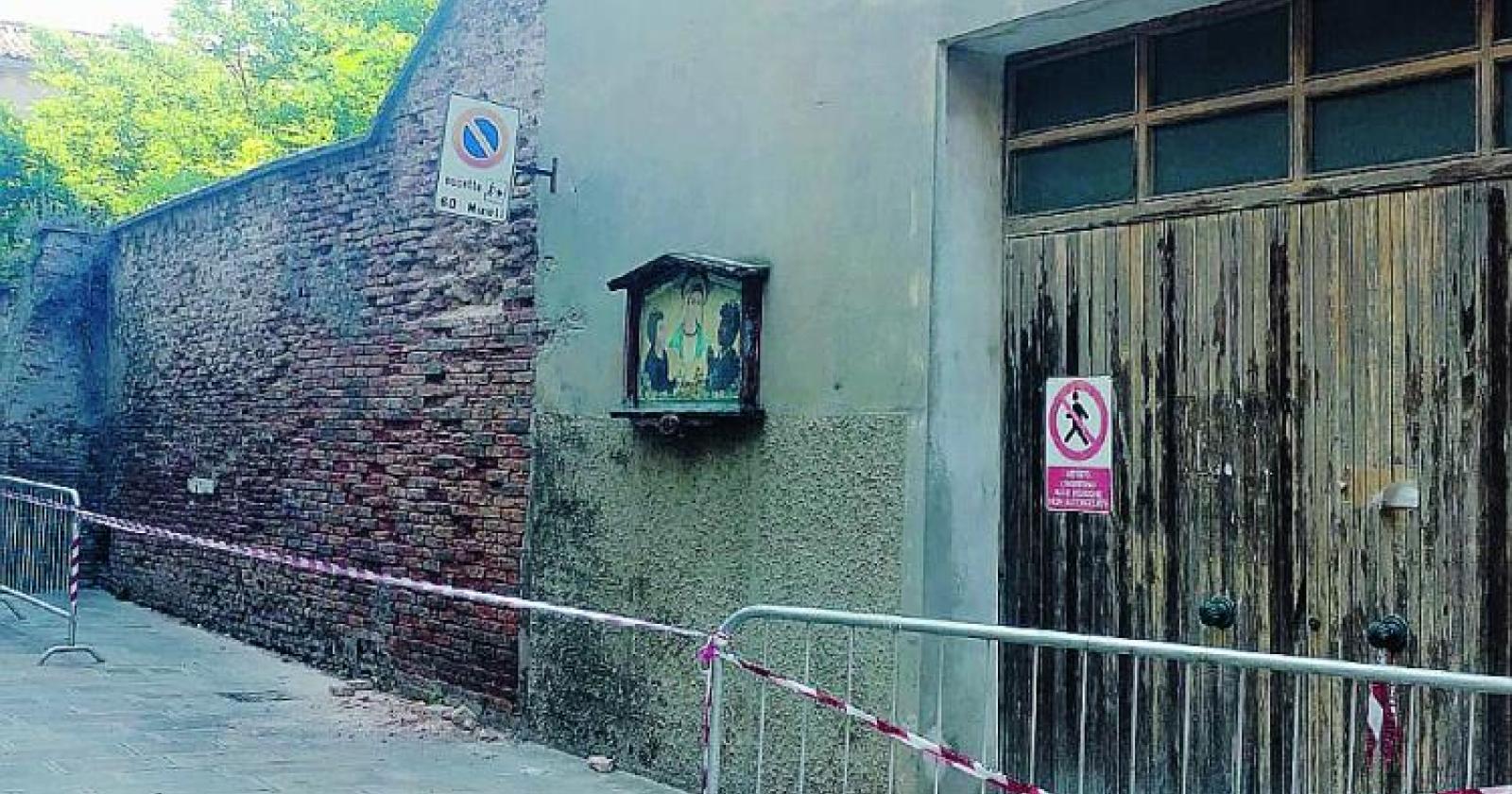 Ex convento, scontro sulla petizione
