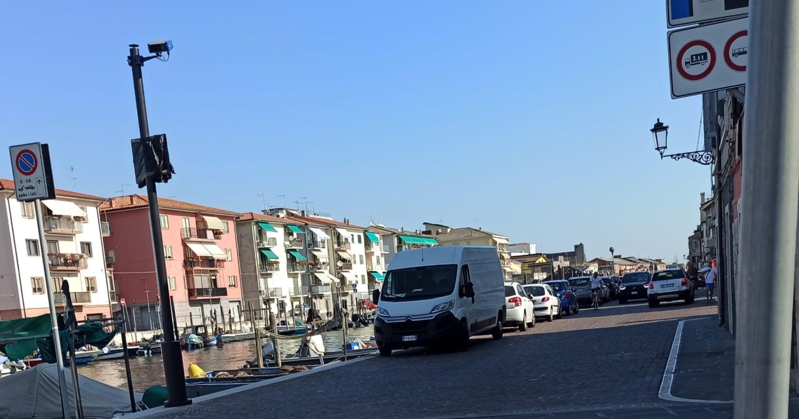 Raffica di multe il gioved&igrave; caos in Canal Lombardo