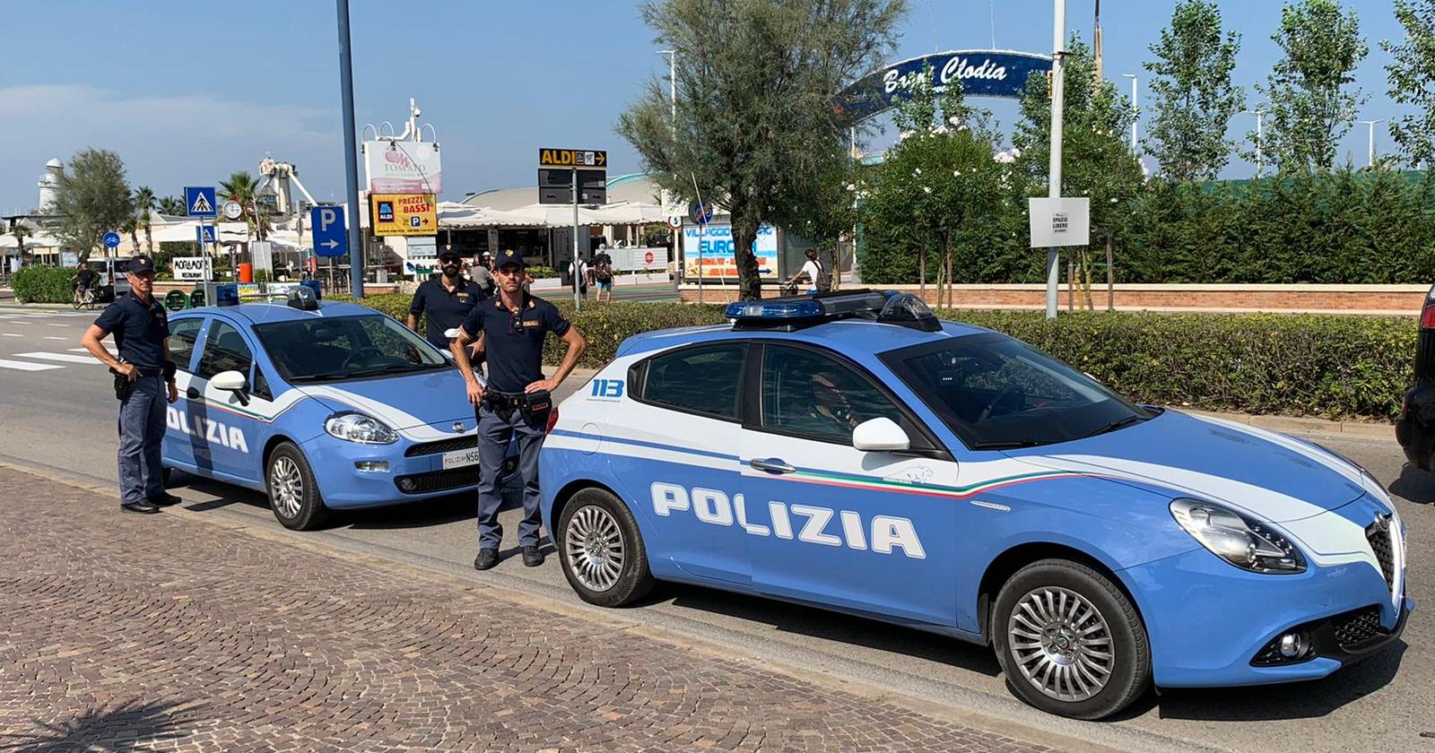 Lo fermano per una manovra azzardata, trovano uno spacciatore di cocaina