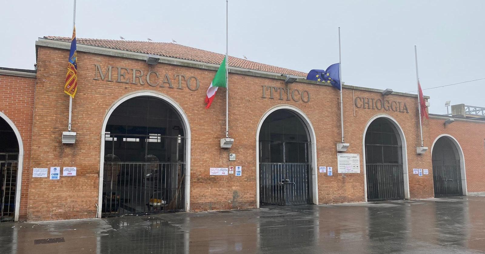 Mercato ittico, al via il rifacimento del pavimento esterno