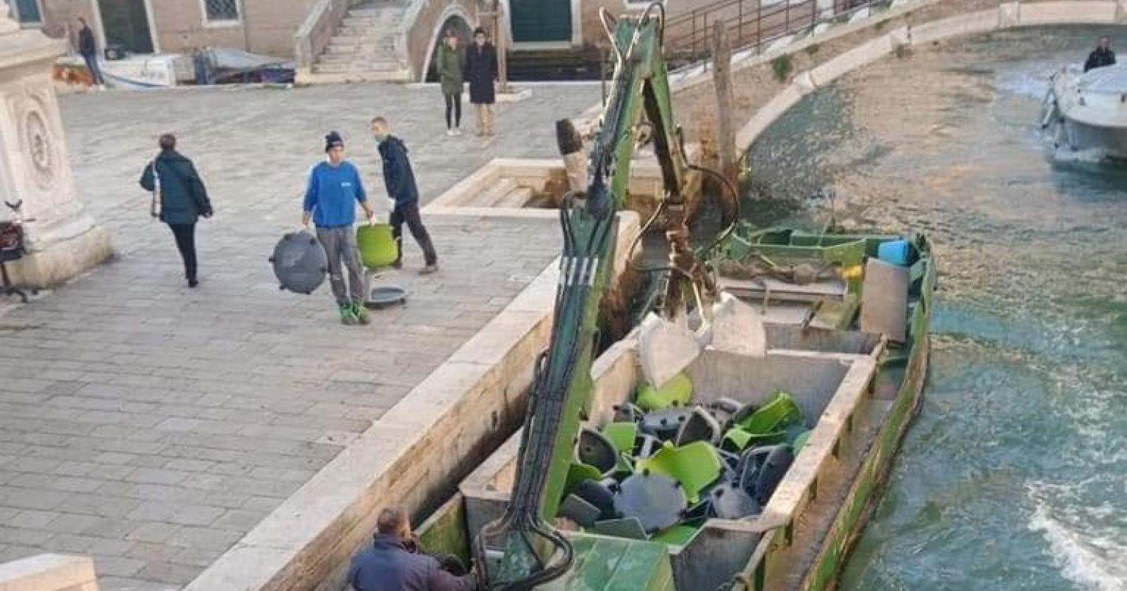 I banchi a rotelle finiscono al macero