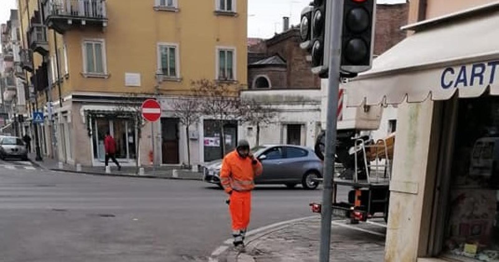 Il semaforo cruciale sistemato in tempo record